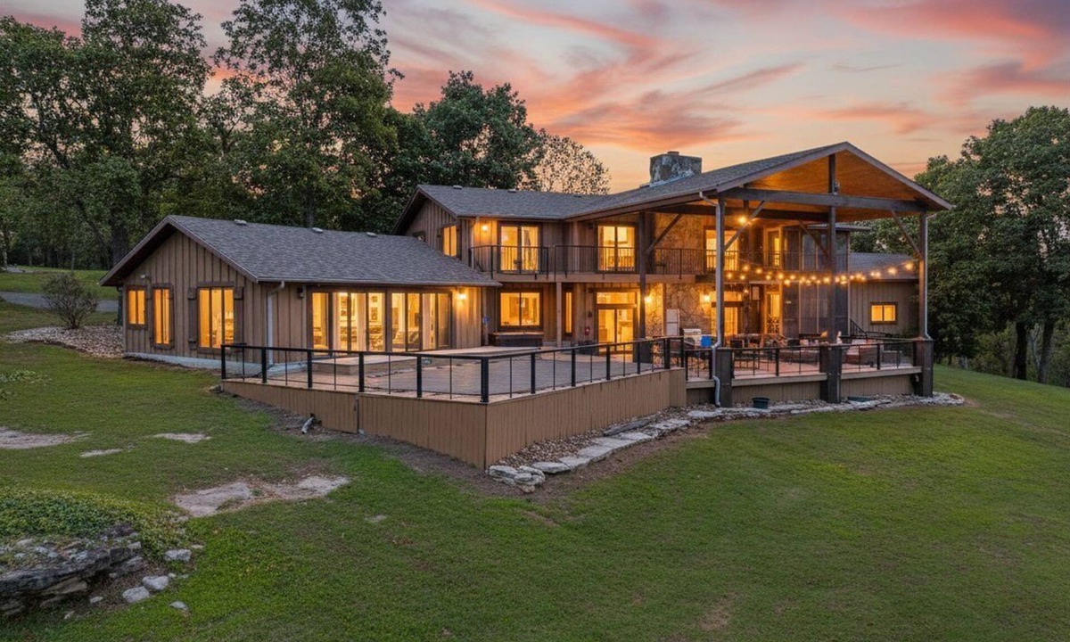 Lampe House | Table Rock Lake Access, Pvt Outdoor Pool, Pvt Hot Tub, $400 of Daily Tickets, Panoramic Views