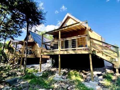 Indian Point House | Table Rock Lake Glamping Getaway in a Luxury Cabin