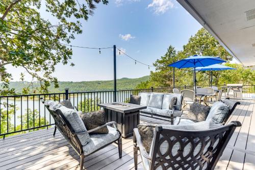 Emerald Beach House | Table Rock Lake Hideaway w/Deck: Bring Your Boat!