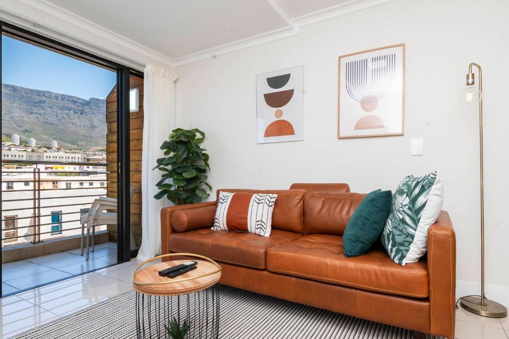 Cape Town City Centre Apartment | TableMountain Views 2BR Parking Balcony Pool