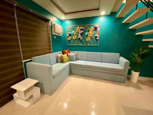 Canlubang Villa | Tagaytay Hampton Villa C5 - Unwind in a cozy 2 bedroom with pool