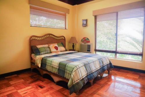 Calaca Apartment | Tagaytay Rustic Villa