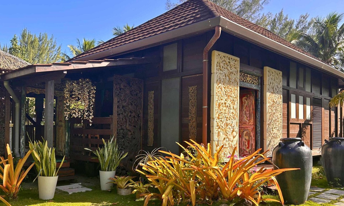 Punaauia Ski Chalet | TAHITI - Fare Matovai Beach House