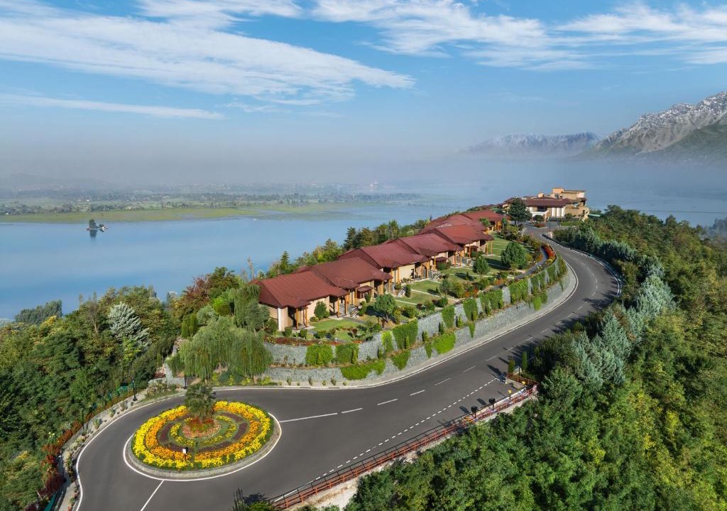 Nishat-Shalimar Hotel | Taj Dal View Srinagar