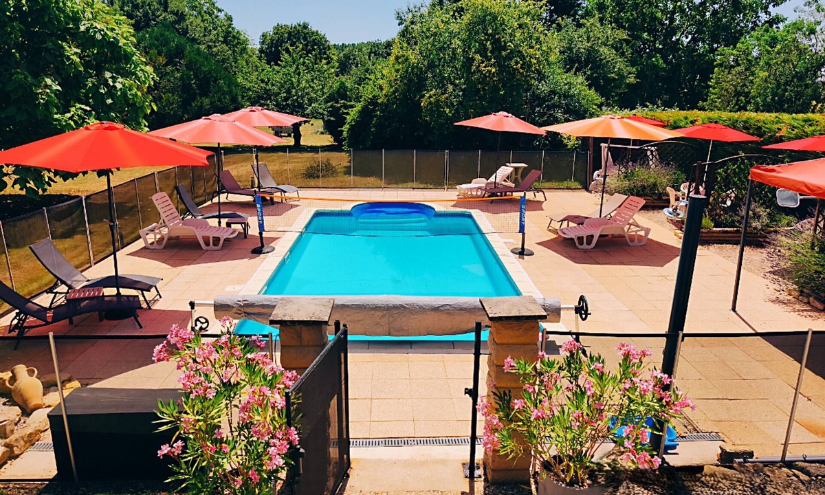 Chef-Boutonne Cottage | Take a break and unwind by the pool in the serene countryside of Southern France