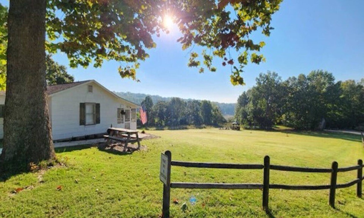 Gamaliel Cottage | Take It Easy Resort - Cottage #4, Norfork Lake Cabin w/Dock Slip, Walk to Water