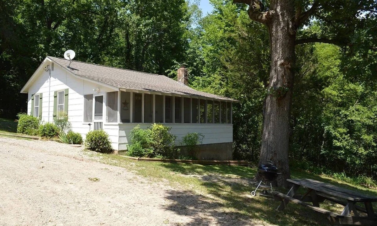 Gamaliel Cottage | Take It Easy Resort - Cottage #6, Norfork Lake Cabin w/Dock Slip, Walk to Water