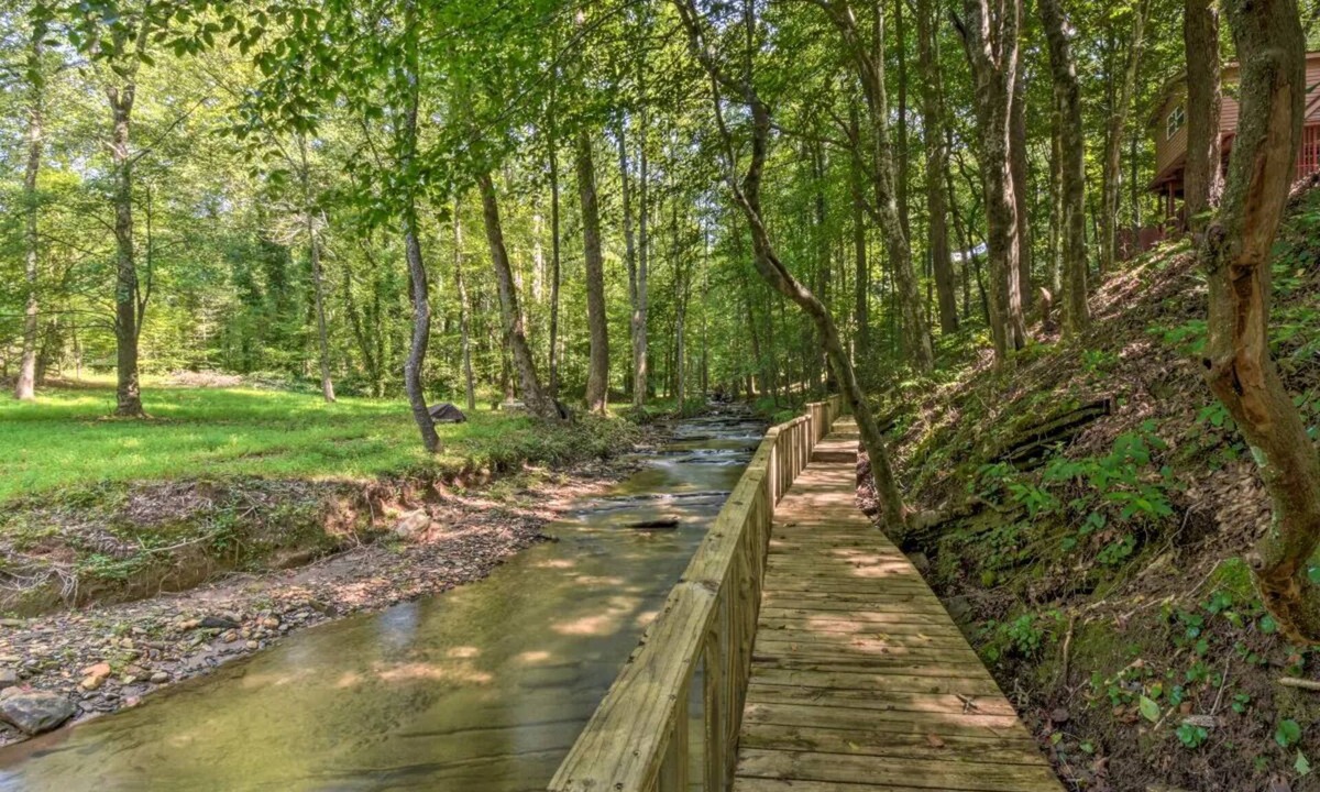 Jasper Cabin | Talking Rock Creek Cabin - 1.2acres with beautiful creek running through it.