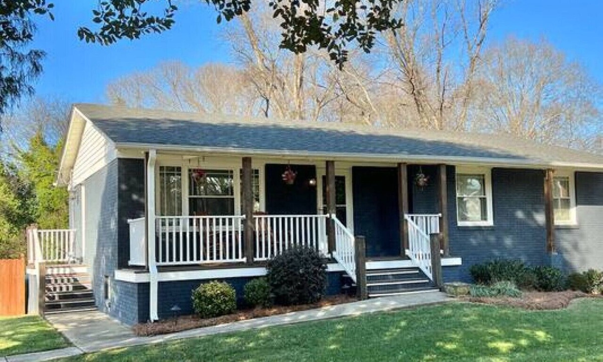 Harrisburg House | Talladega Nights—Race to nearby Nascar/ZMax/CLT!
