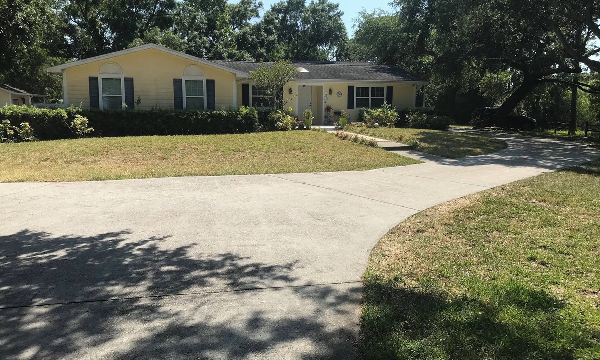 Tampa House | Tampa Charming Countryside 4-bedroom Lakehouse