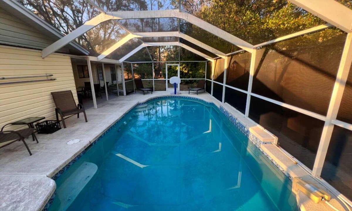 Lutz House | Tampa Family Oasis – Cozy Home w/Screened-in Heated Pool