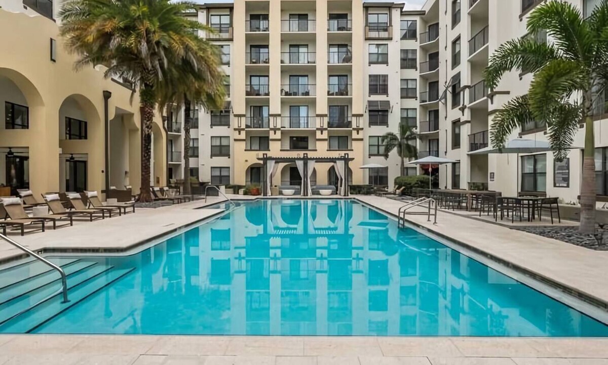 Carver City - Lincoln Gardens Apartment | Tampa Tropical-Heated Saltwater Pool-10 Min to TPA