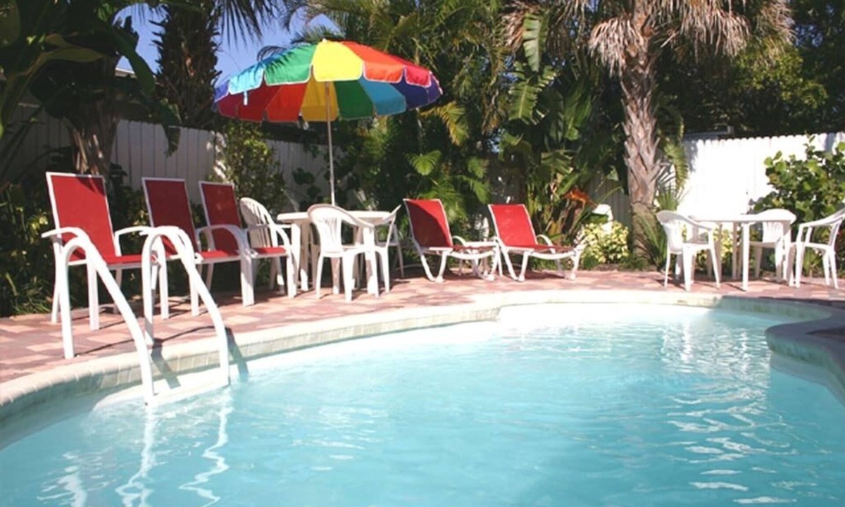 Bay Esplanade Cottage | TANGERINE DREAM spacious 2 BR 2BA perfect location heated pool.
