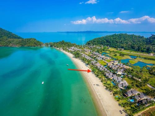 Klong Son Villa | Tankini Beachfront Villa