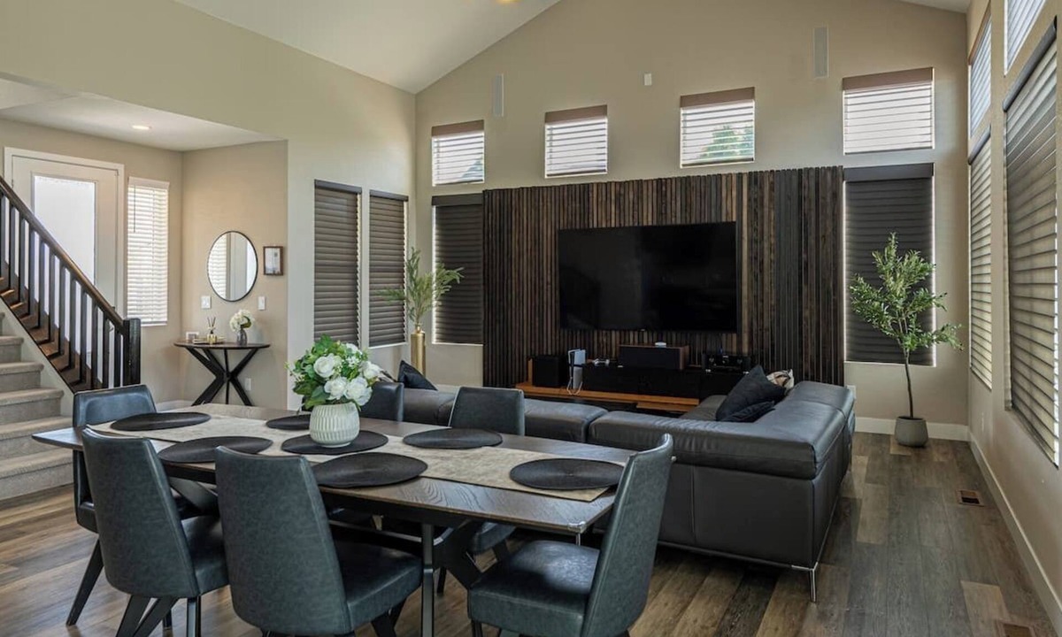 Brighton House | Tanner Peak: Wellness Business Entertainment