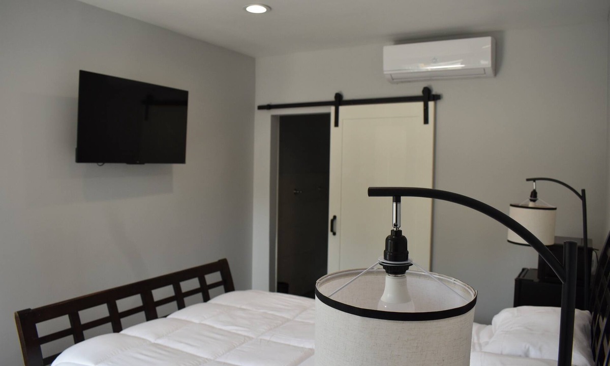 Tannersville Hotel | Tannersville Village on Saw Mill Creek Room #1- 1 Queen