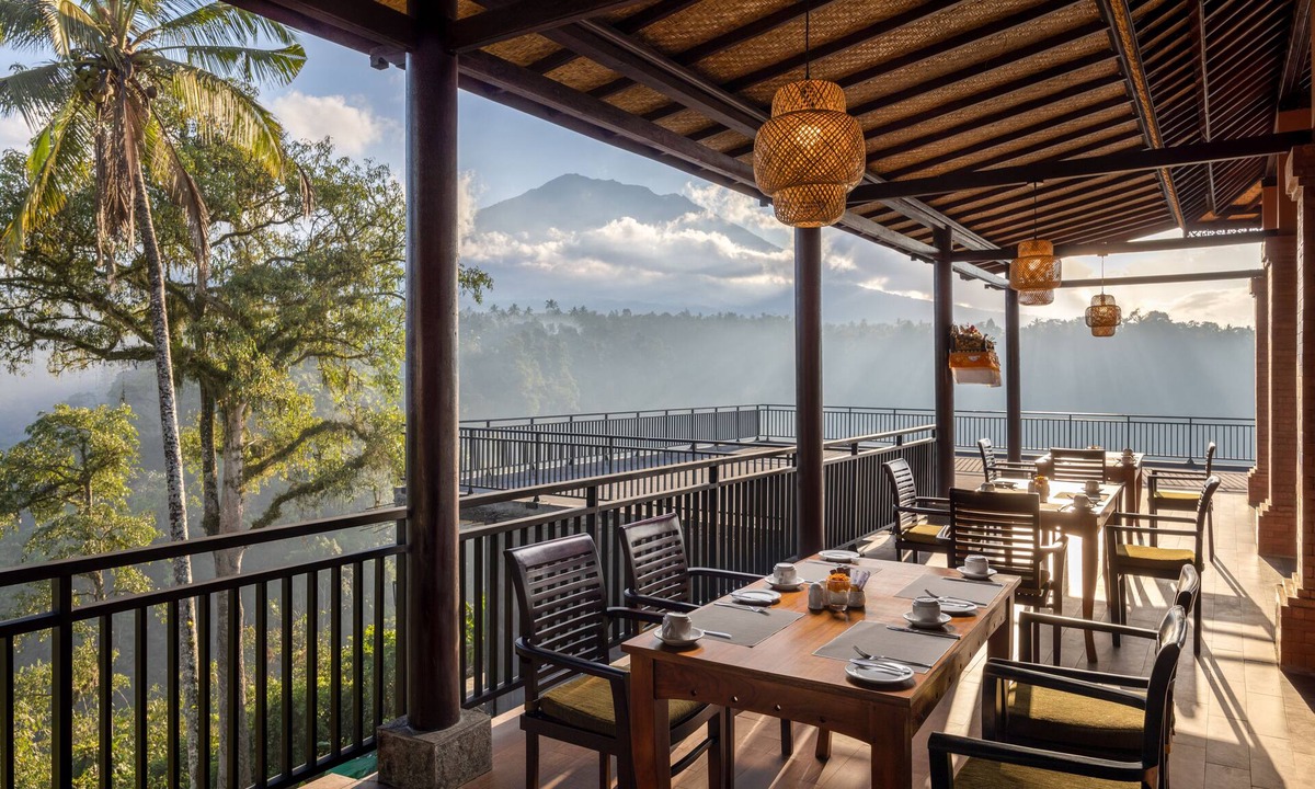 Menanga Hotel | Tapa Agung View