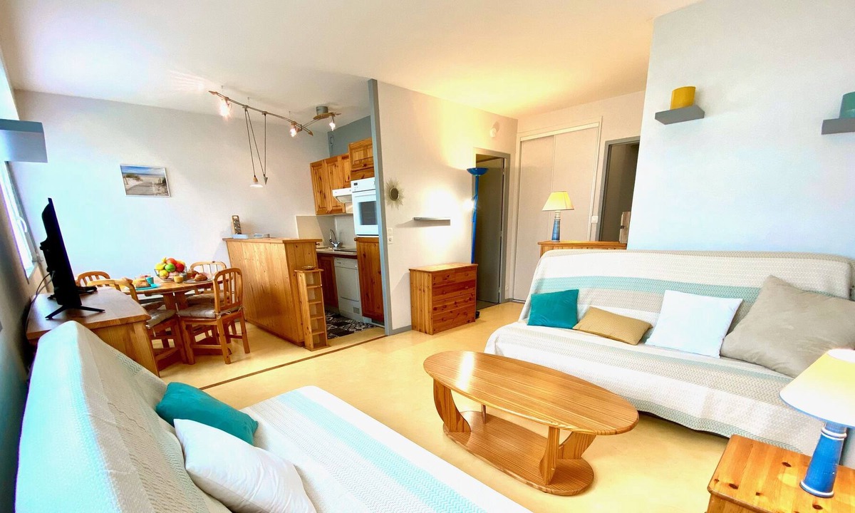 Courseulles-sur-Mer Apartment | Taphao YourHostHelper