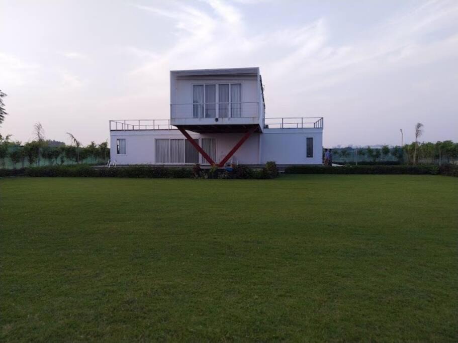 Faridabad Villa | Tara's Riverside Farm