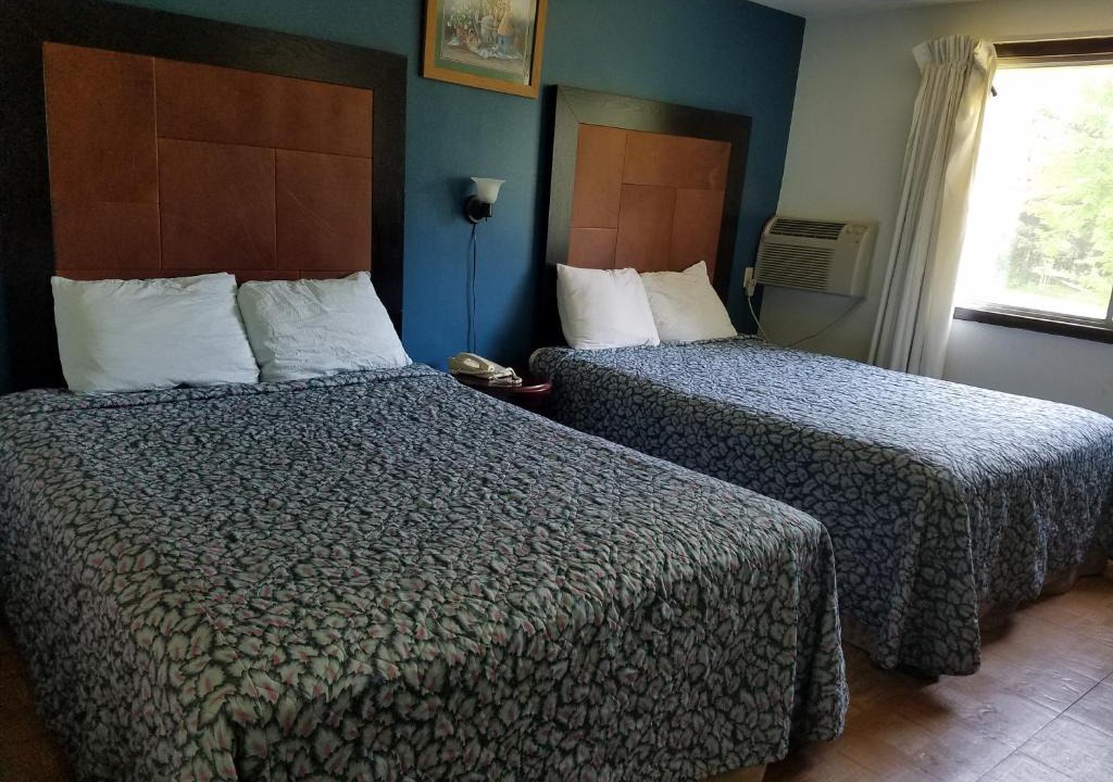 Marinette Hotel | Tarragon Motel
