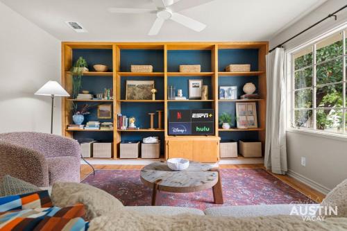 Clarksville House | Tarrytown 3BR 2BA Heated Chilled Cowboy Pool Game Lounge by Austin Vacay