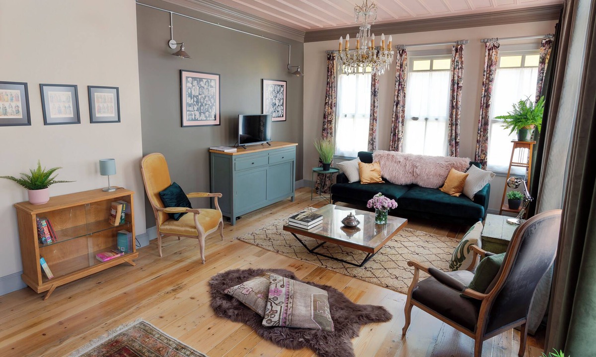 Istanbul City Center House | Tastefully Decorated Historical House with Aircon, Wifi, Fully Equipped Kitchen