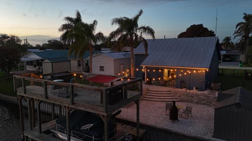 Taylor Creek House | Taylor Creek Isles Cottage | Lake Access + SunDeck