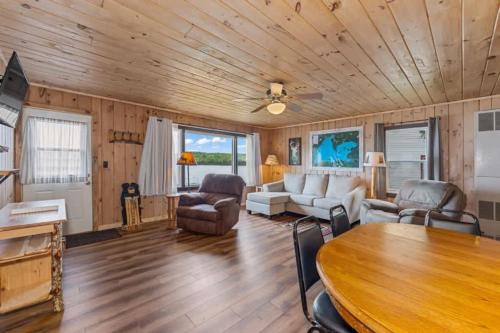 Phelps House | TB3 Thunder Bay Resort Cabin 3