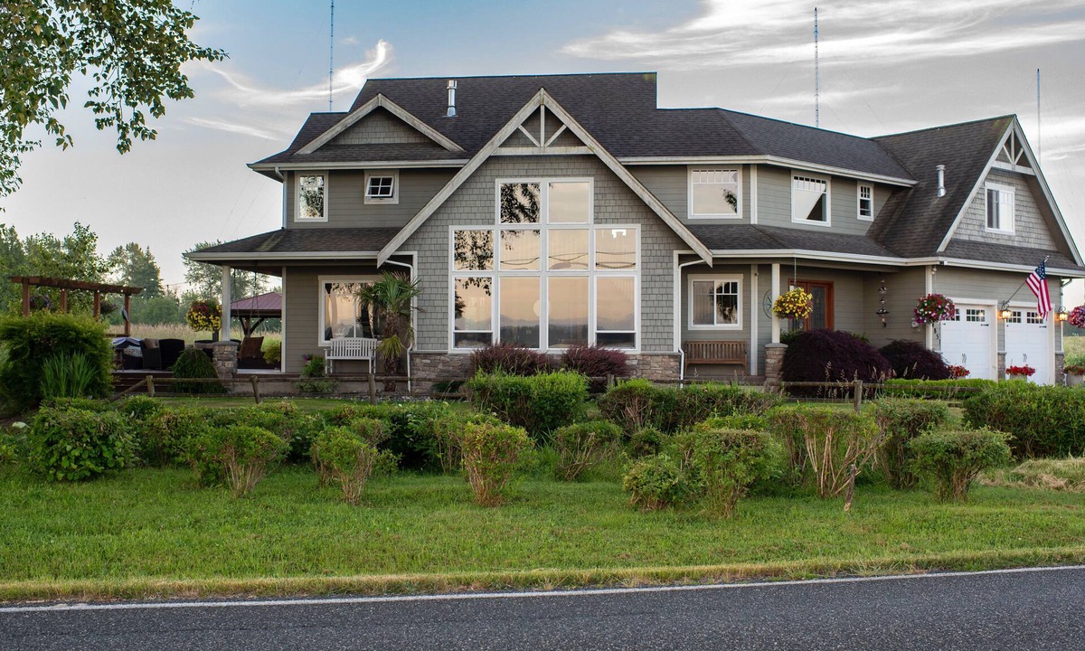 Blaine House | tBlaine Waterfront Escape with Breathtaking Views