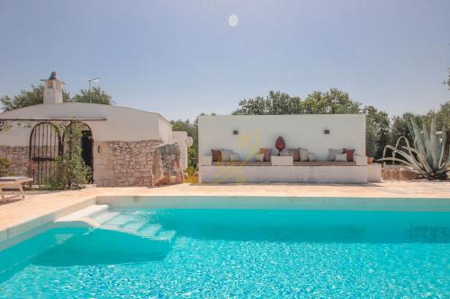 Fumarola House | TD Trulli Chiara Tastefully Decorated with Pool