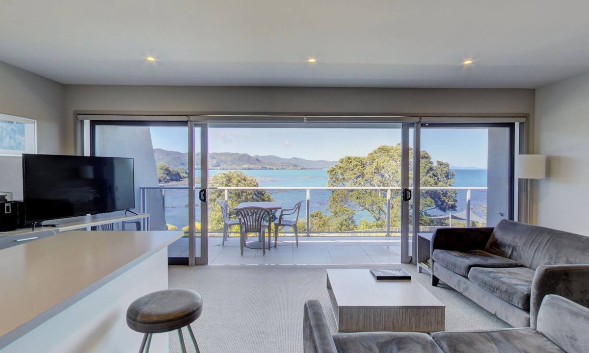 Te Kaha Hotel | Te Kaha Beach Hotel