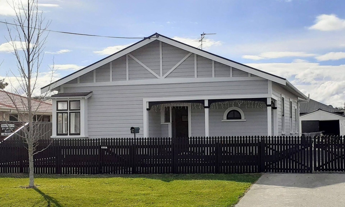 Springlands House | Te Waiharakeke Holiday Home