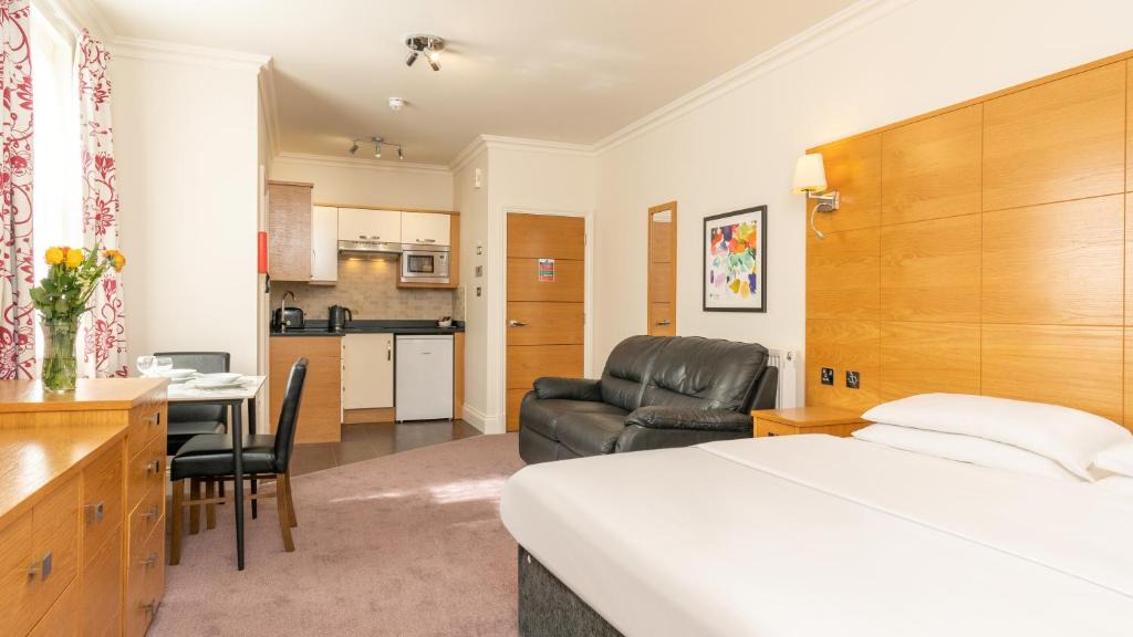 Richmond-upon-Thames Apartment | Teddington Lodge