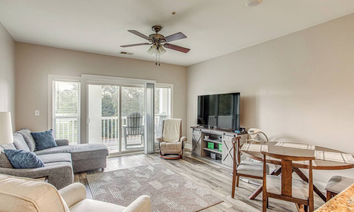 Carolina Forest Condo | Tee Off & Unwind By Pool: Myrtle Beach Condo