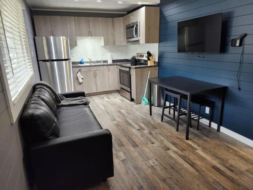 Roscommon Apartment | TeePee Room 17- Full Kitchen