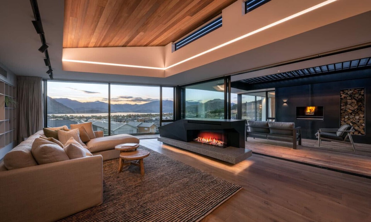 Wanaka Villa | Teitei Home - Panoramic Lake & Mountain Views, Theatre and Fireplace