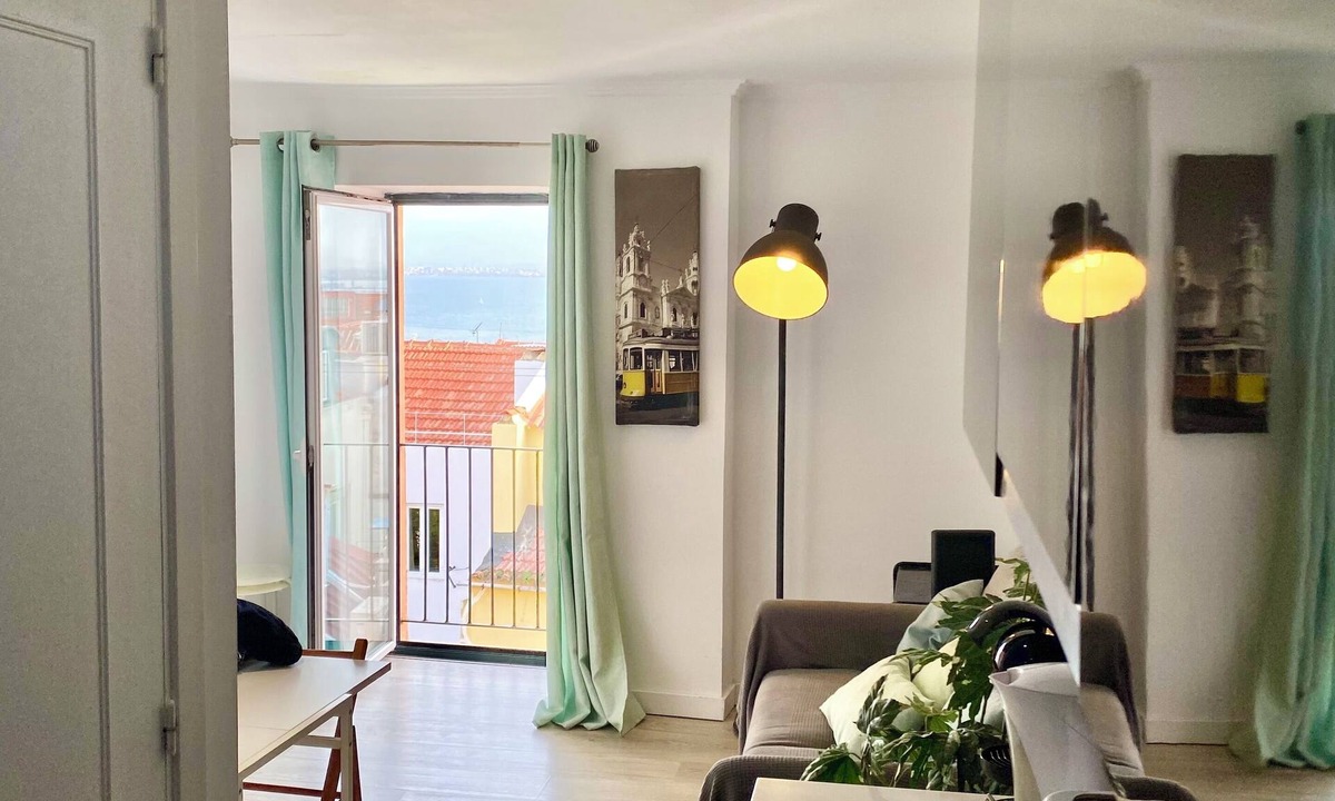 Santos Apartment | Tejo River View Classic Flat Lisbon Historic Heart