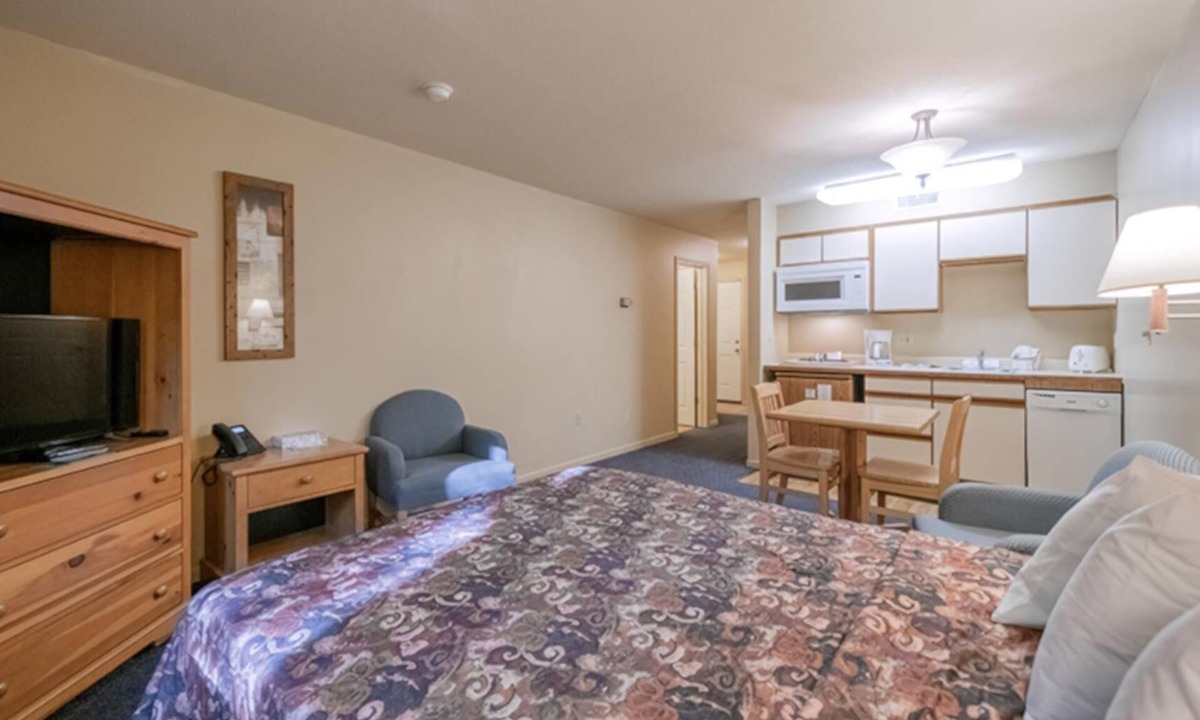 Cable Apartment | Telemark Northwoods Studio - Birkie Basecamp