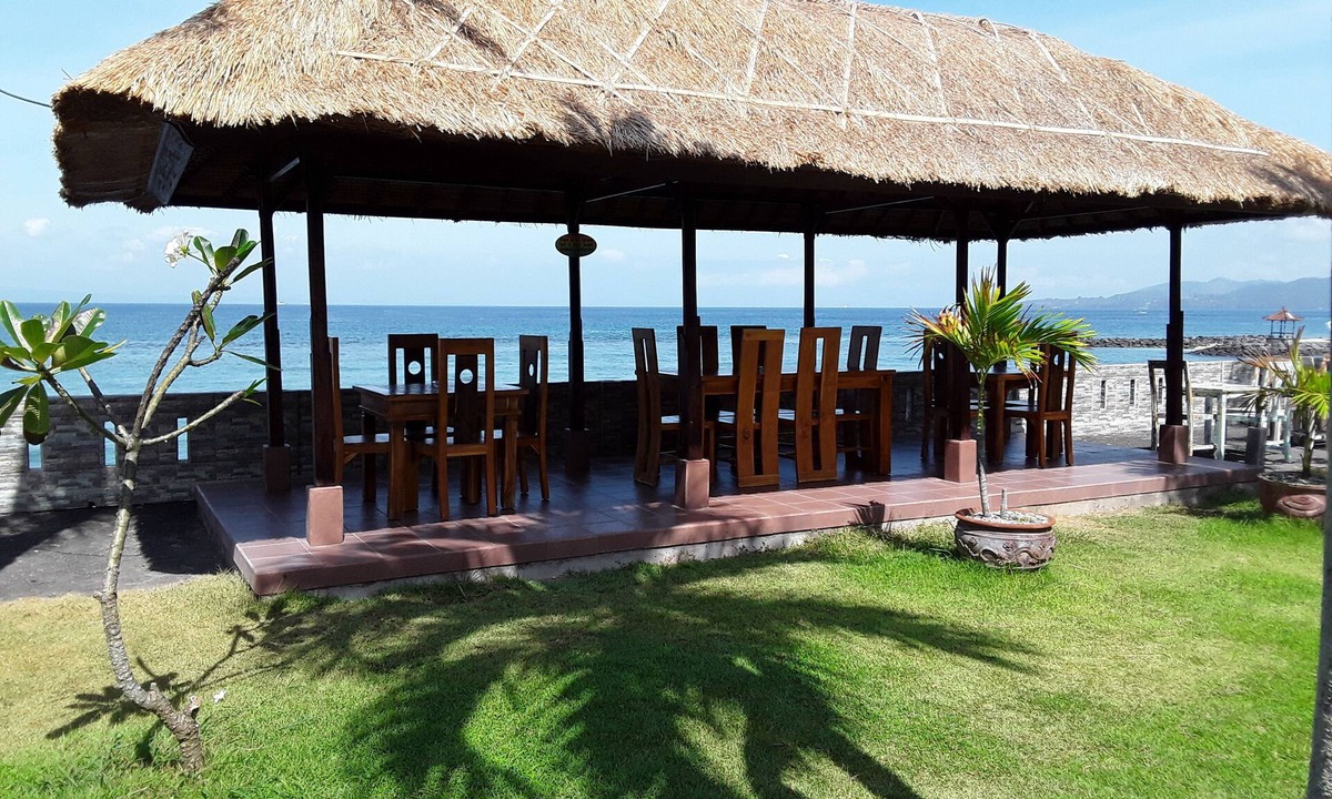 Candi Dasa Hotel | Temple Cafe & Seaside Cottages