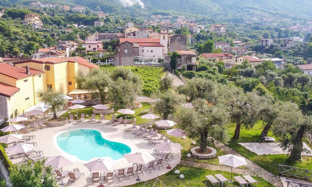 Piazza-Tralia-Pendolo Other | Tenuta Miranda