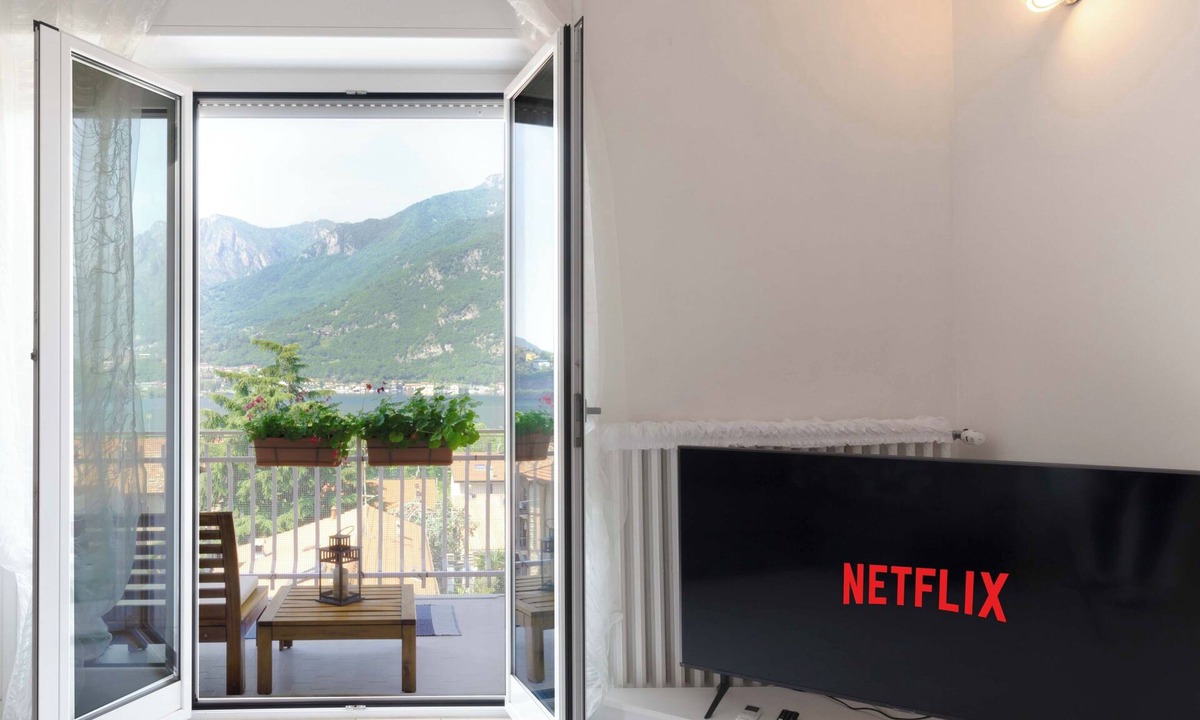 Lecco Apartment | TERRACE ON LAKE ⭐️ ⭐️⭐️⭐️⭐️ Open Space & Netflix [Free Parking Area]