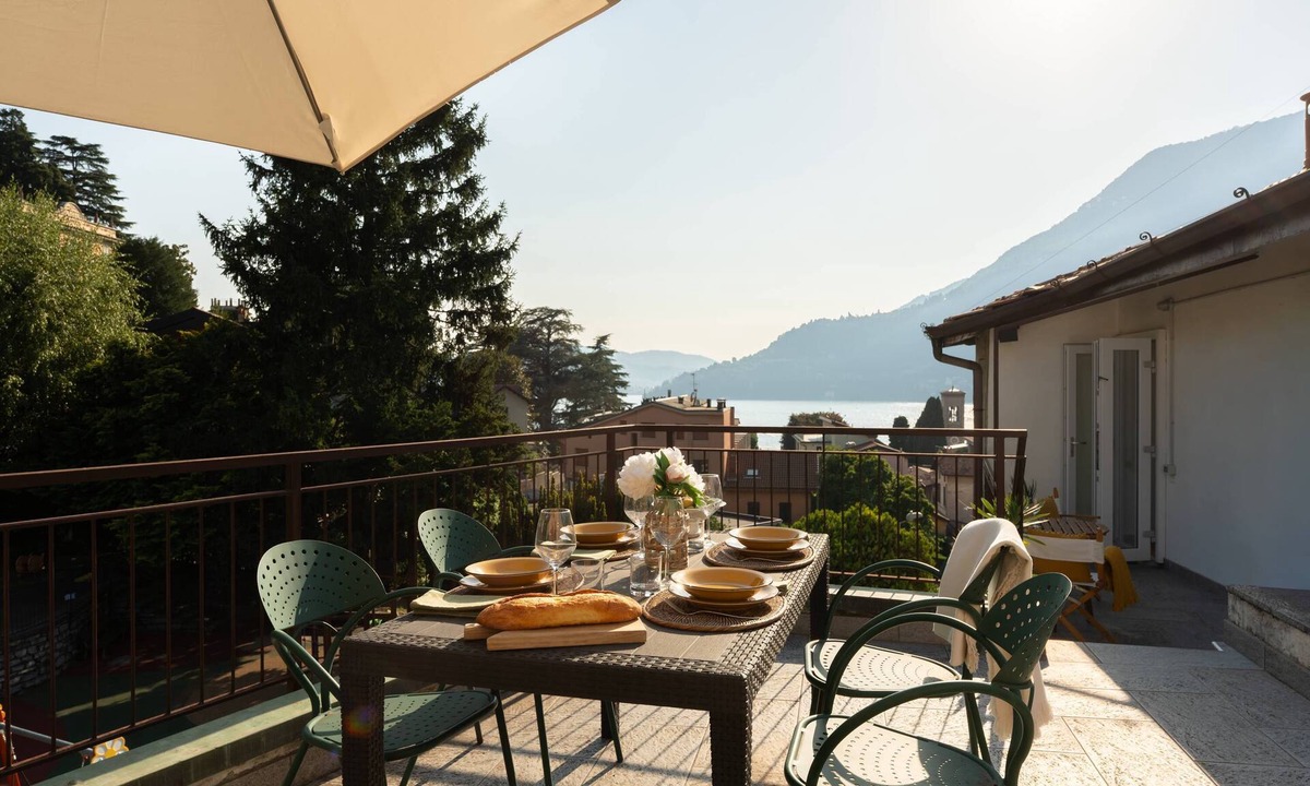 Torno Apartment | Terrace Over Torno