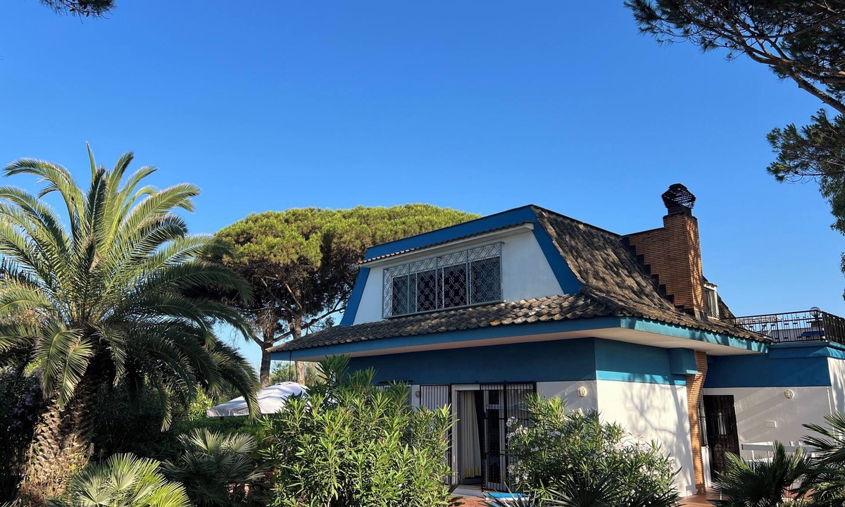 Latina Lido Villa | Terracina ~ Seaside vacation home with a large garden ~ Sleeps 2–6 ~ Porto Badino ~ Italy