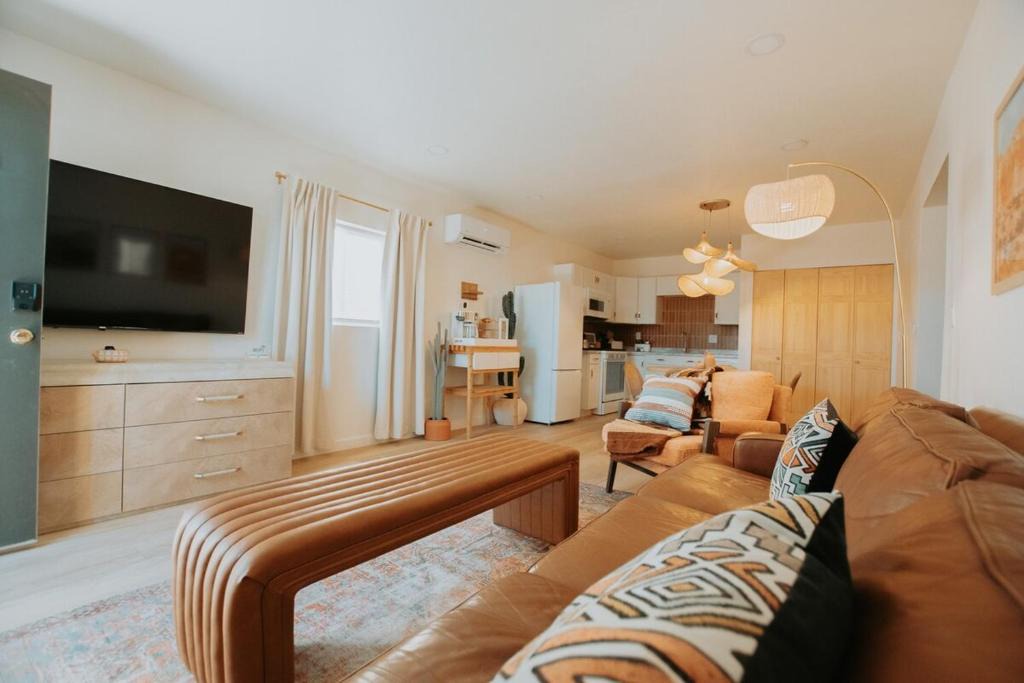 South Broadway Apartment | Terracotta Suite at ArnoTriplex! Hot Tub-Close to Downtown-Pet Friendly-No Pet Fee!