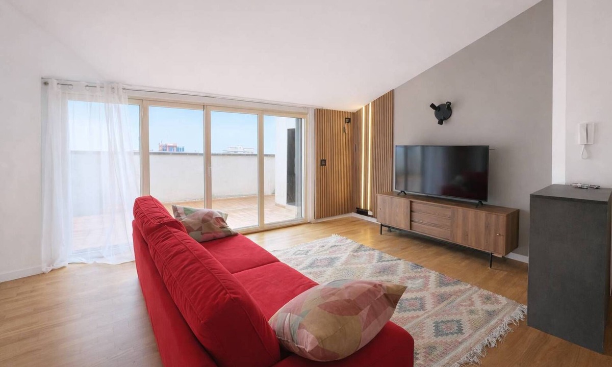 Affori Apartment | Terrazzo di Betta · Garage and metro