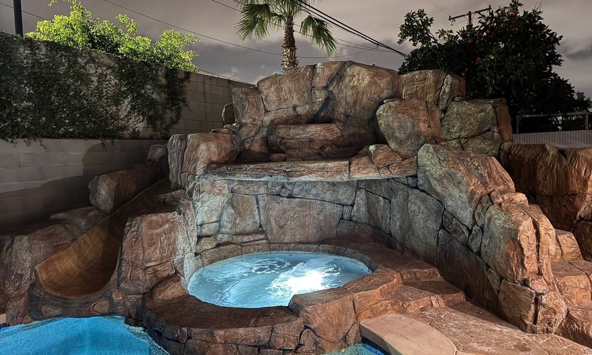 Southwest Anaheim House | Terrific 7-bedroom house with AC in sunny Anaheim
