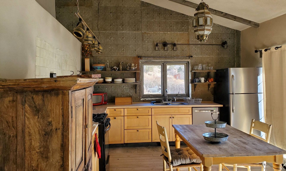 Chupadero House | Tesuque Hills Rural Gem
