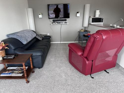 Vananda Apartment | Texada Hunter Hiker friendly suite