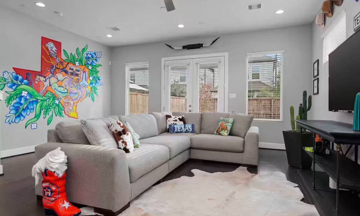 Greater East End House | Texas Cities Themed House, Hot tub. Don't Mess With Texas