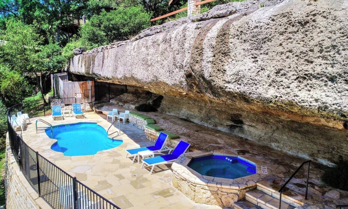 Lakeway Villa | Texas Star #13 - Treehouse Retreat with Pool Access